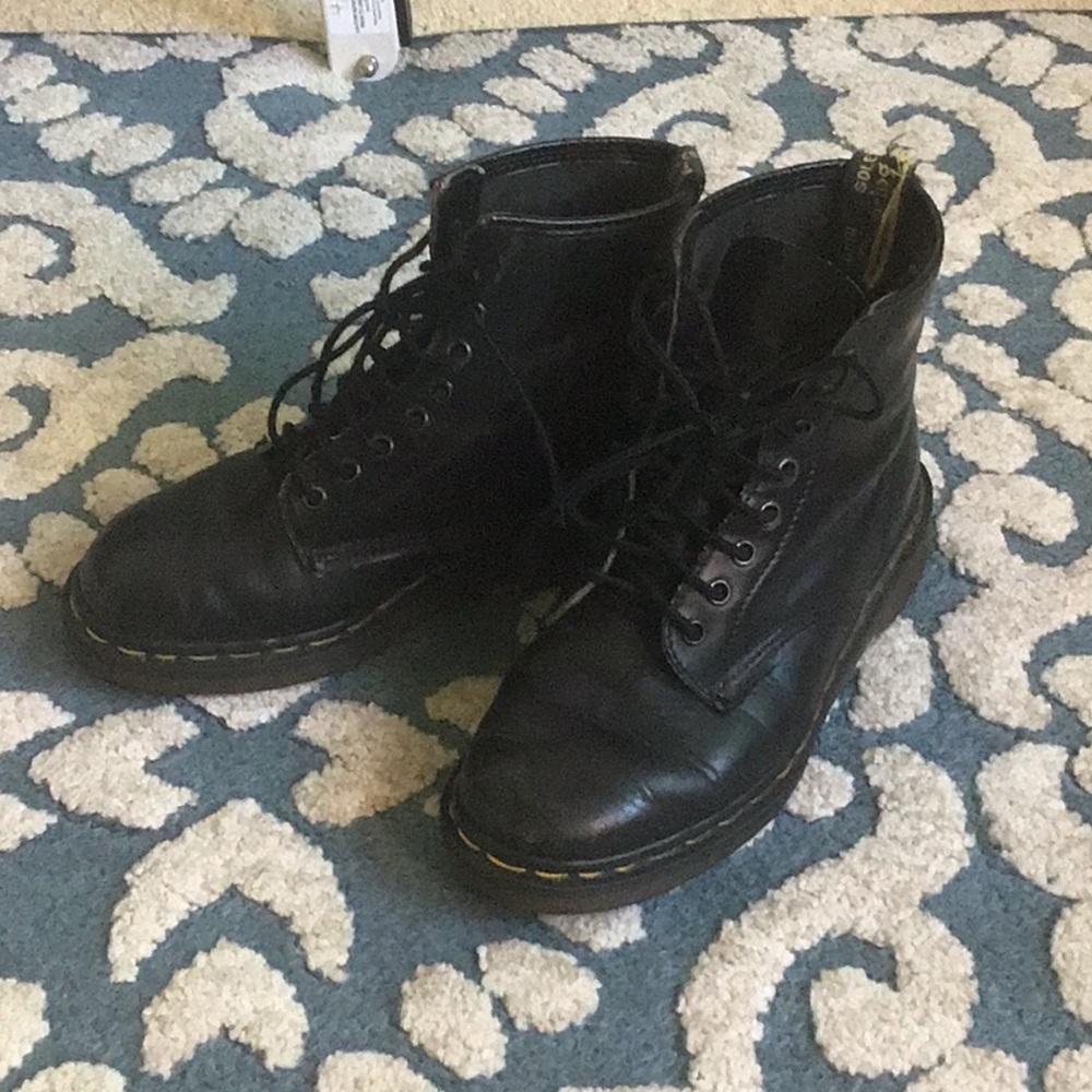 Black Dr. Marten’s 8 Eyelet Boot